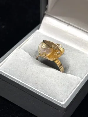 BEAUTIFUL UNIQUE LADIES PEARL 18K YELLOW GOLD SETTING RING  - $6k  APR w/ CoA!!