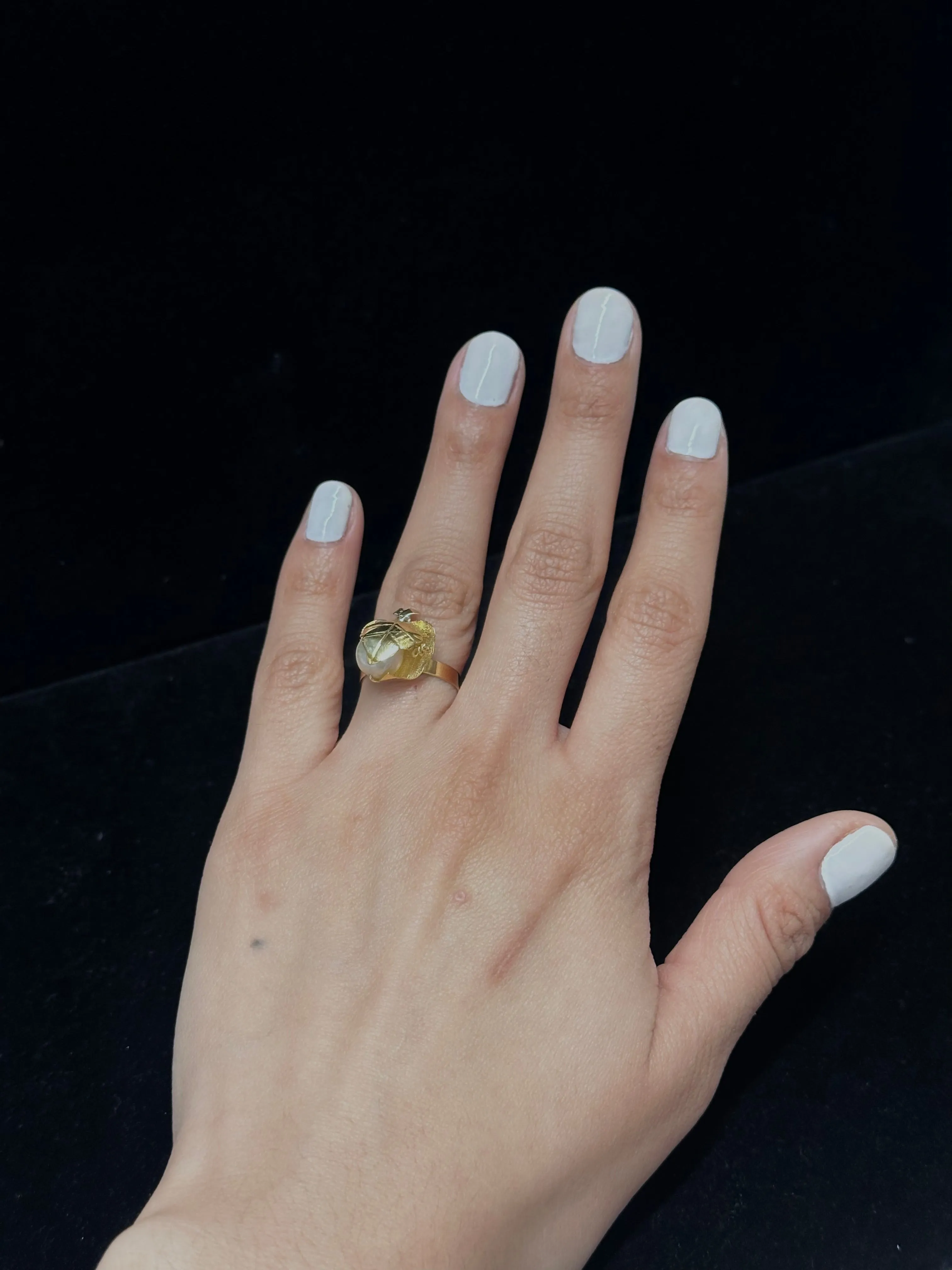 BEAUTIFUL UNIQUE LADIES PEARL 18K YELLOW GOLD SETTING RING  - $6k  APR w/ CoA!!
