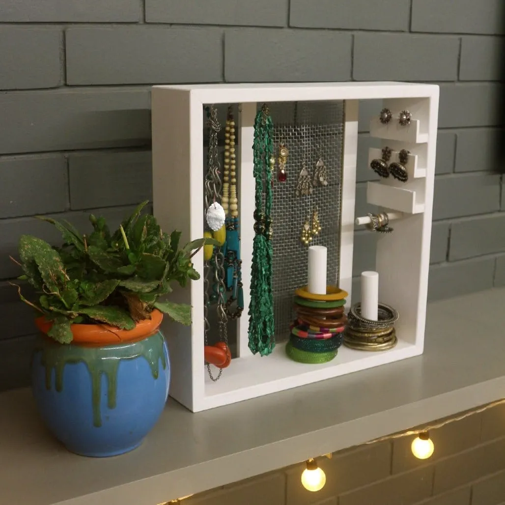 Compact Jewelry Storage Box – Elegant Organizer for Necklaces, Earrings, and Rings – Perfect for Vanity and Home Decor