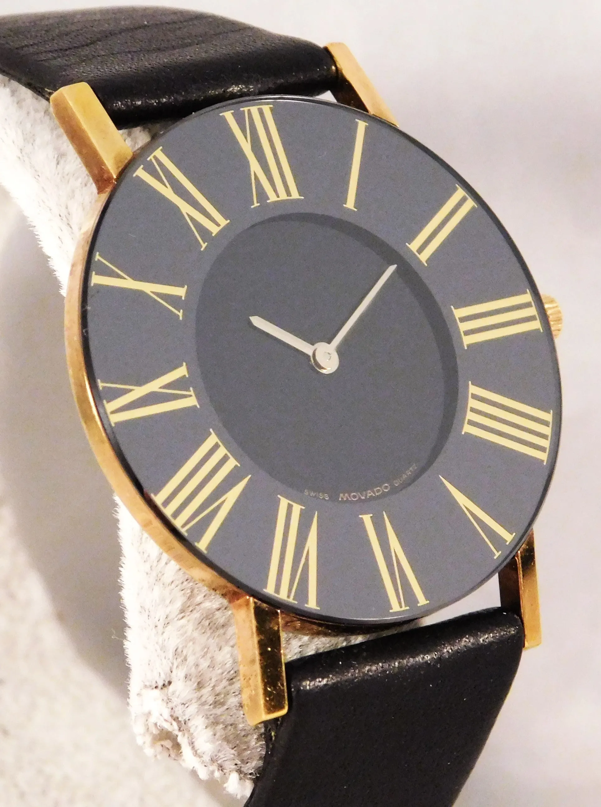 Movado Black Roman Numeral Bezel 87-40-887 Mens Dress Watch....31mm