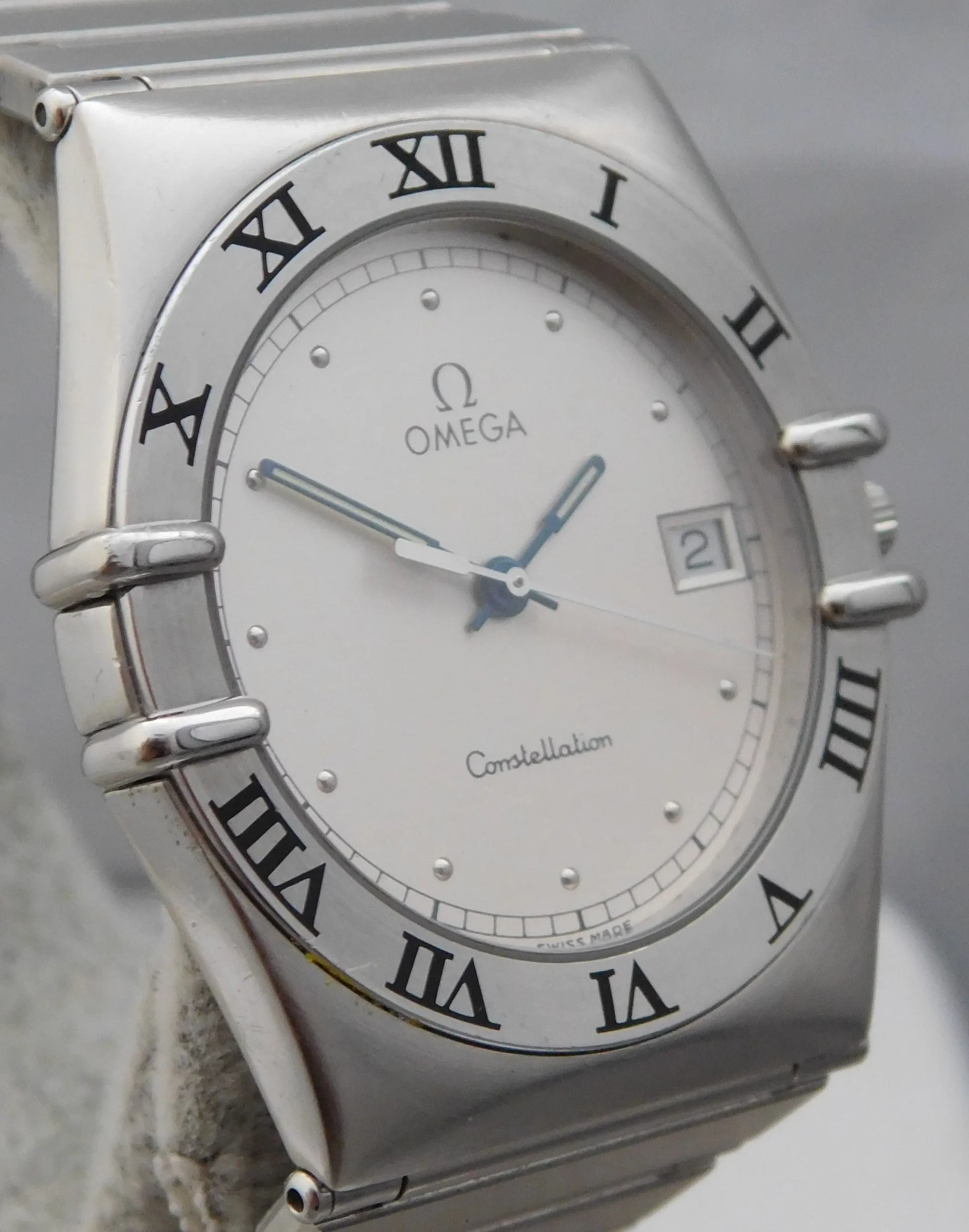 Omega Constellation Manhattan Stainless Steel Quartz Silver Dial Mens Watch....33mm