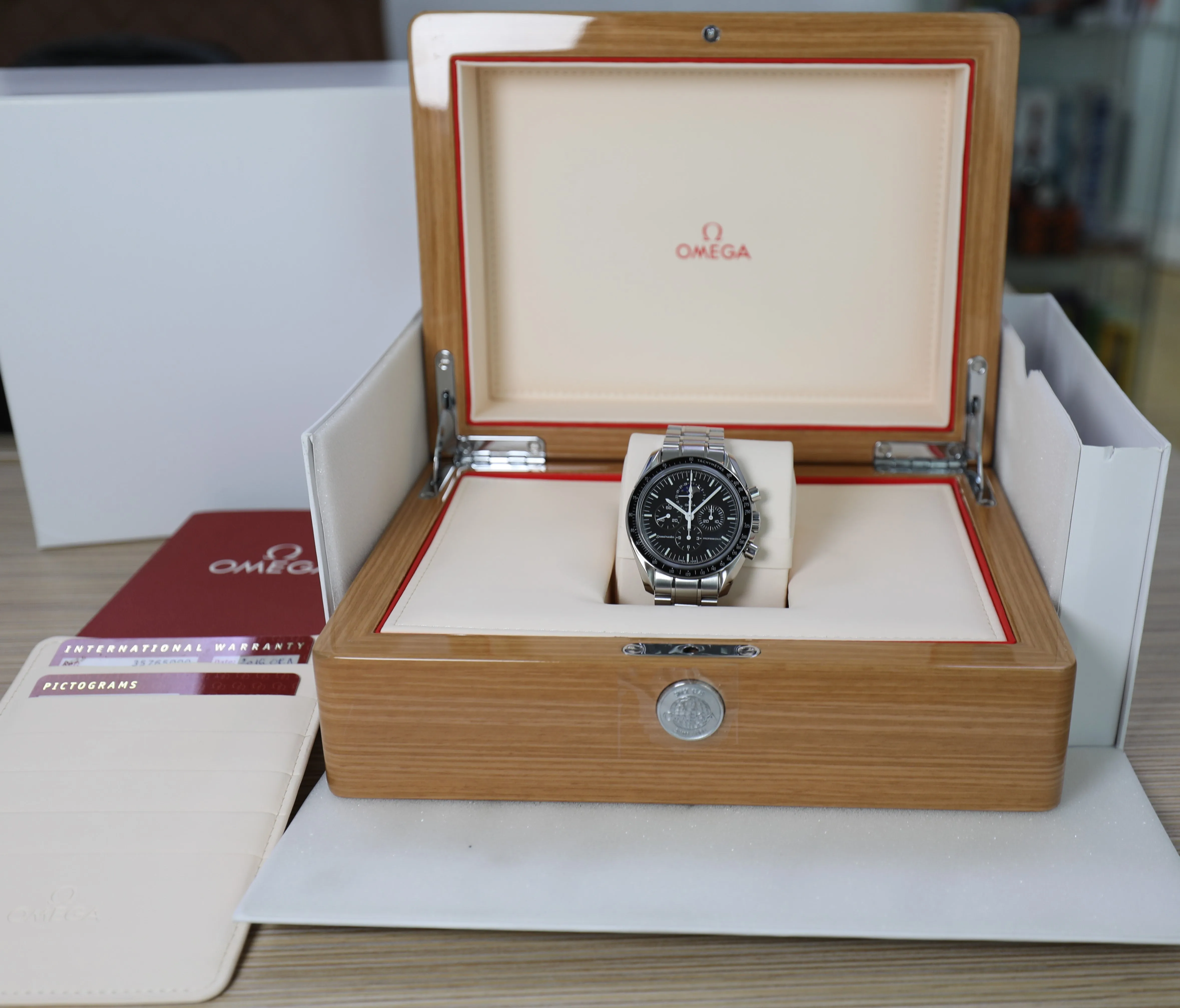 Omega Speedmaster Moonwatch – Professional – Moonphase – Sapphire – Unworn – Full Set