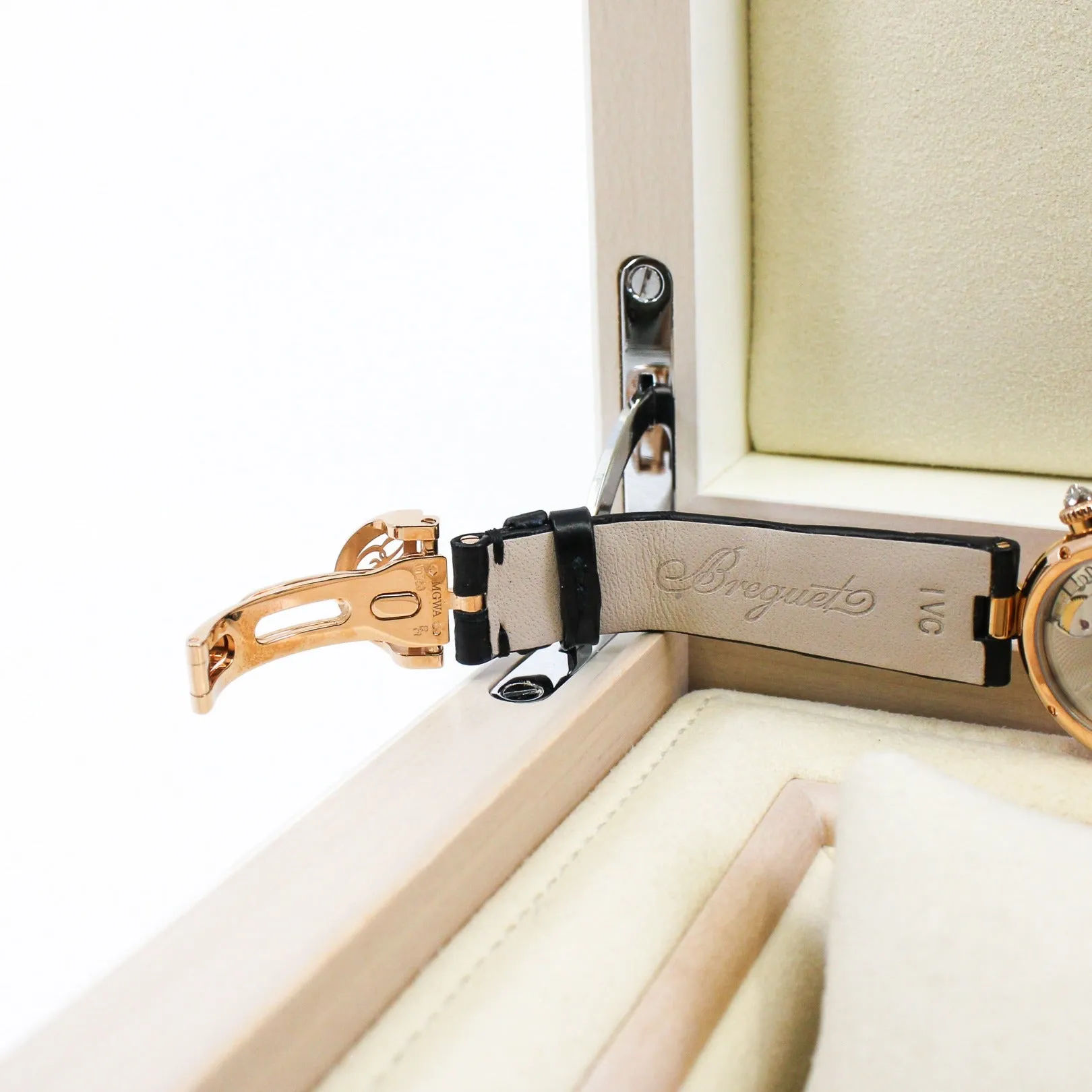 Reine De Naples diamond mix 18k rg with black CCD band