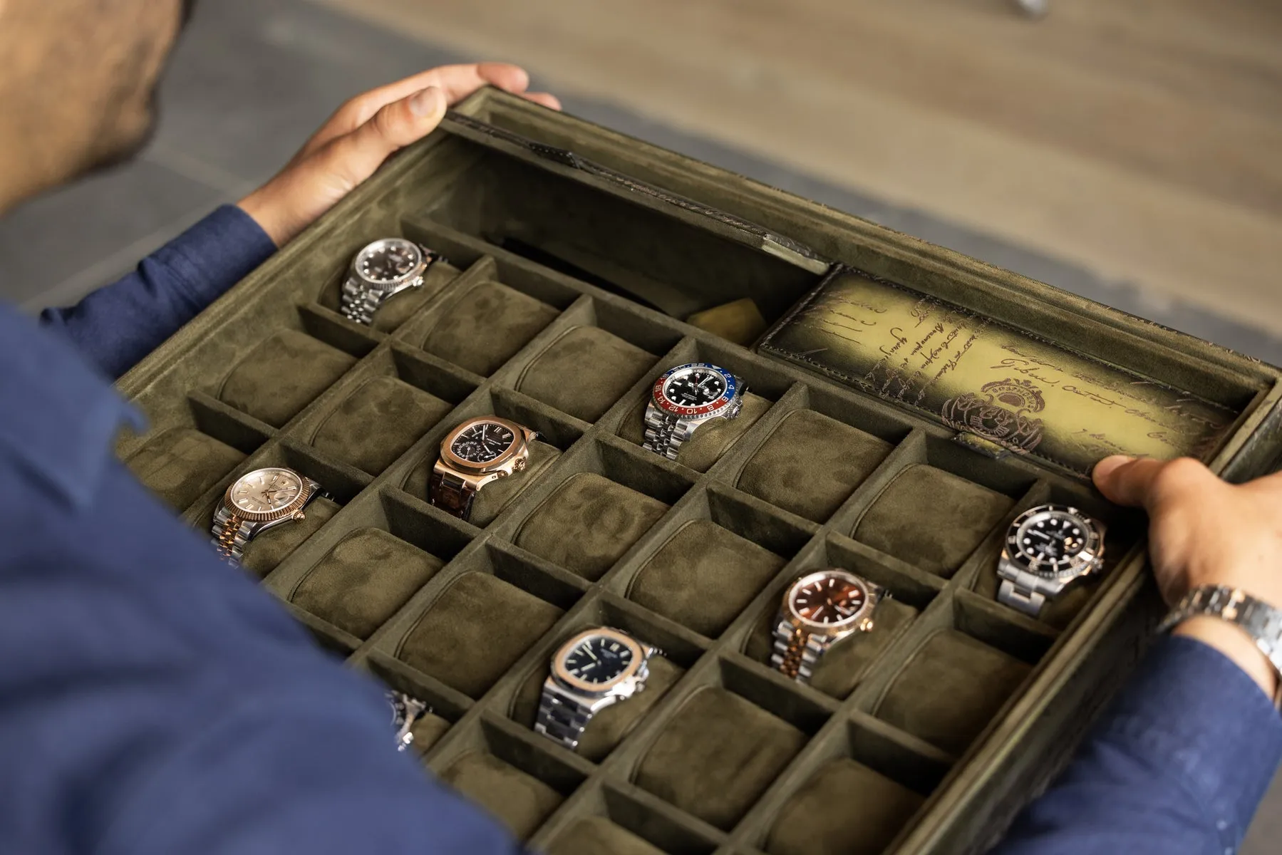 Tray For 28 Watches - Parchment Patina Olive Green
