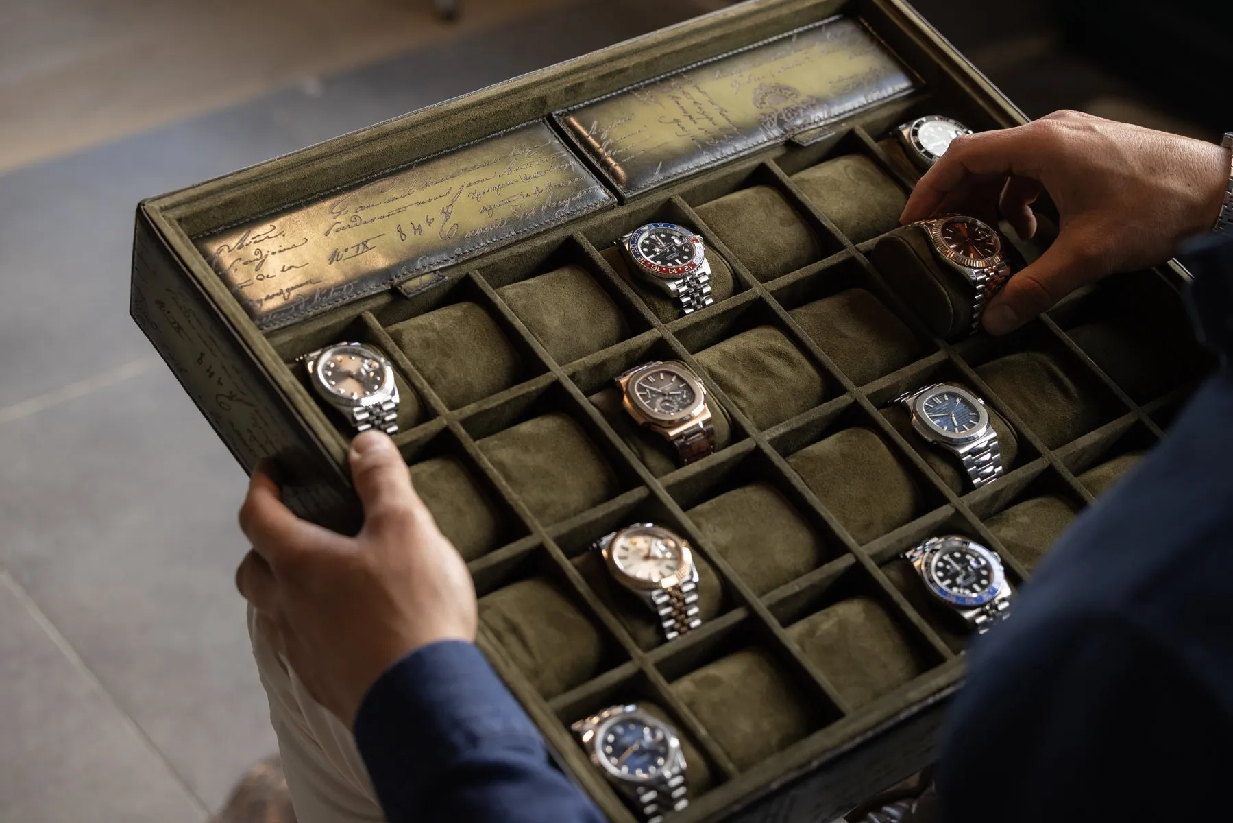 Tray For 28 Watches - Parchment Patina Olive Green