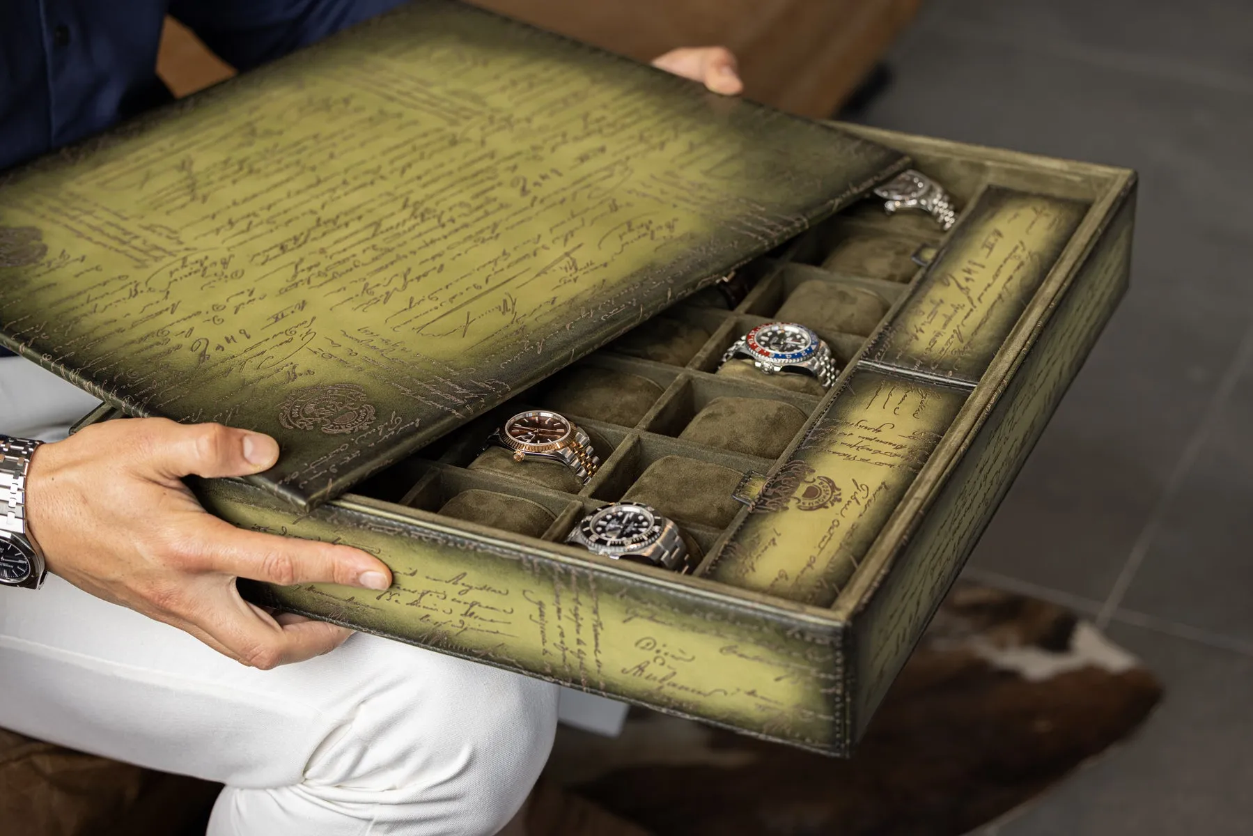 Tray For 28 Watches - Parchment Patina Olive Green